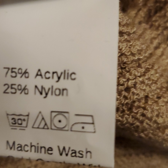 NEW LISTING large ecru sweater with surprise back - Picture 10 of 10